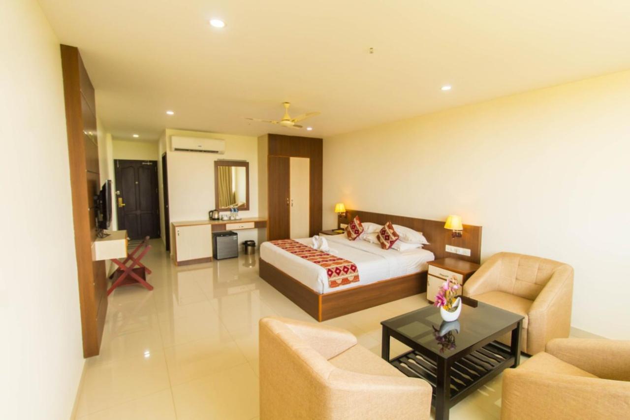 Готель Miracle Residency Kizhake Chalakudi Екстер'єр фото