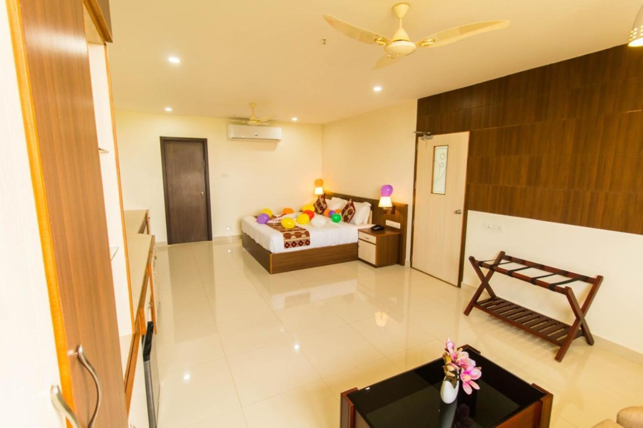 Готель Miracle Residency Kizhake Chalakudi Екстер'єр фото